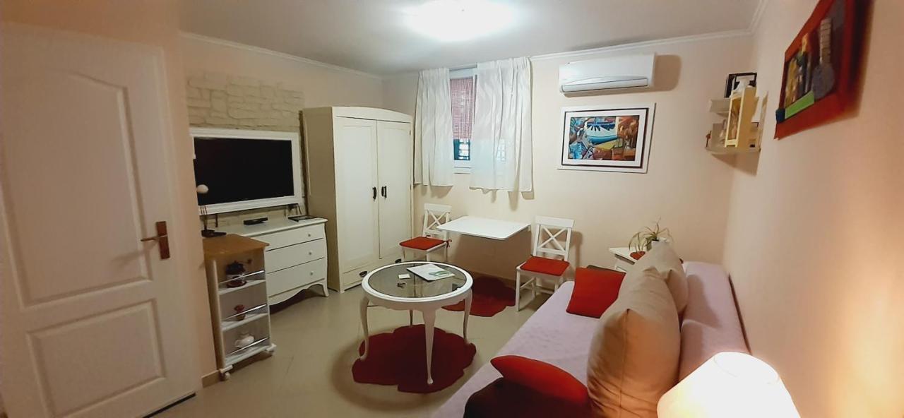 Studio Apartment Imagino สปลิท ภายนอก รูปภาพ