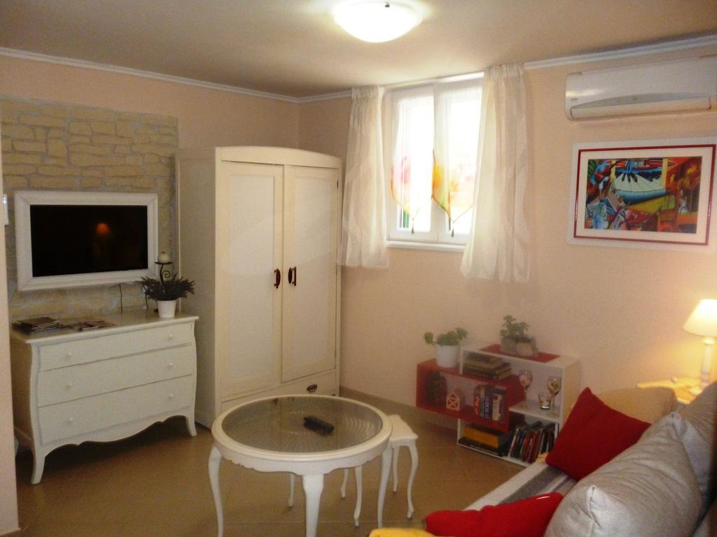 Studio Apartment Imagino สปลิท ภายนอก รูปภาพ